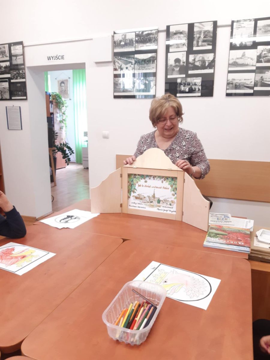 Zdjęcie: Zajęcia w bibliotece w Policach.